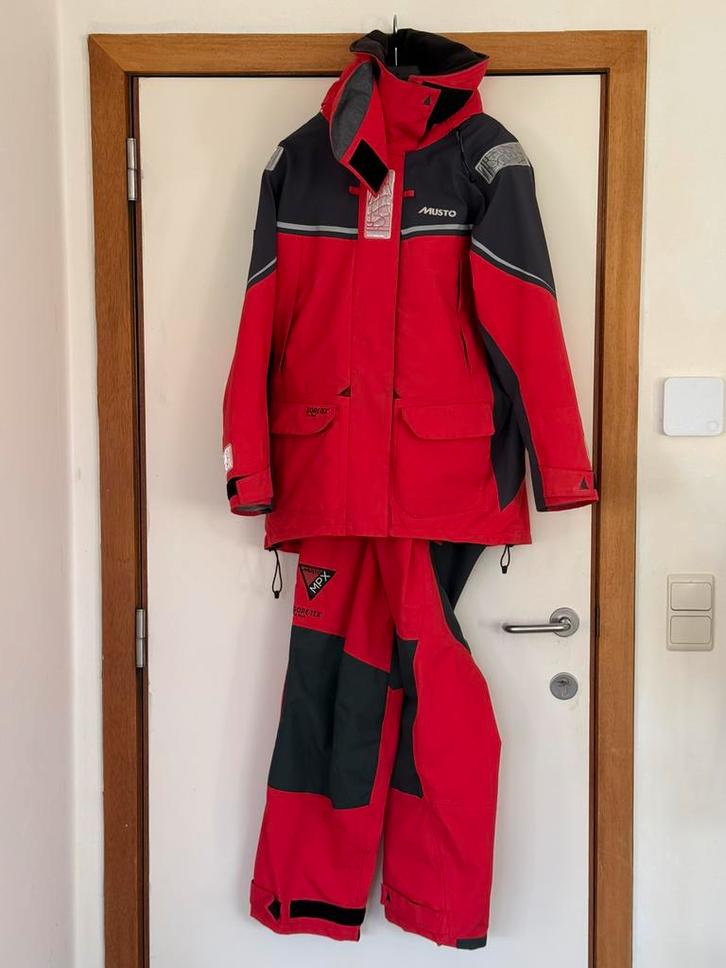 MUSTO zeilkleding voor dames — GORE-TEX jas + tuinbroek, Watersport en Boten, Watersportkleding, Zo goed als nieuw, Zeilpak, Dame