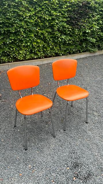 Keukenstoel vintage beschikbaar voor biedingen