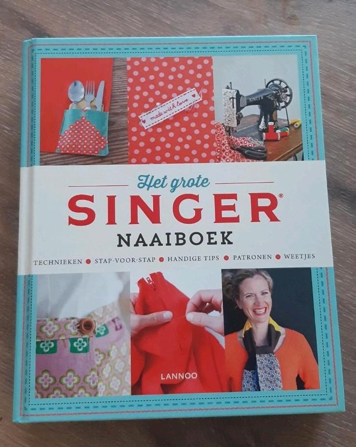 Hilde Smeesters - Het grote singer naaiboek, Boeken, Overige Boeken, Zo goed als nieuw, Ophalen of Verzenden