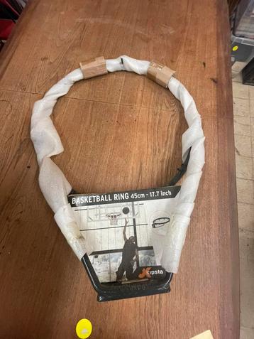 Basketring met net nieuw beschikbaar voor biedingen