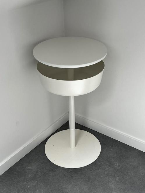 Nachttafel Ikea wit, 2 stuks, Huis en Inrichting, Slaapkamer | Nachtkastjes, Zo goed als nieuw, Kunststof, Ophalen