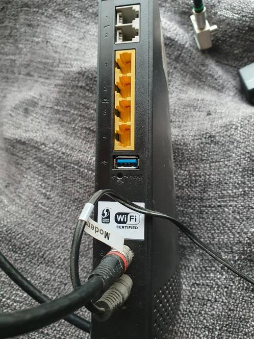 Ziggo router TC7210.Z modem met tv splitter. Van Technicolor, Telecommunicatie, Datacommunicatie en VoIP, Gebruikt, Accessoires