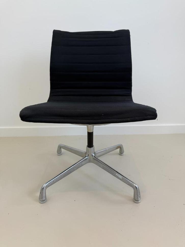 Herman Miller EA105 Side Chair – Zwart Hopsa /Chroom, Huis en Inrichting, Stoelen, Gebruikt, Eén, Metaal, Stof, Zwart, Ophalen of Verzenden