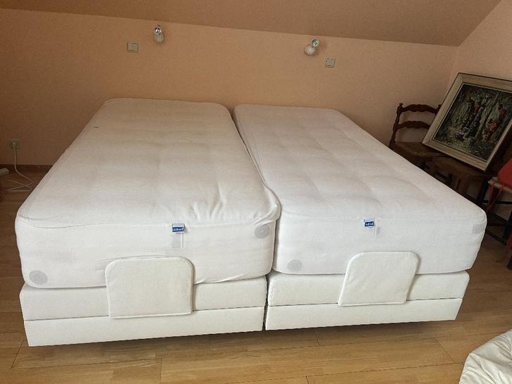 Très beau lit King size de la marque BEKA, Maison & Meubles, Chambre à coucher | Lits boxsprings, 200 cm, Deux personnes, Blanc