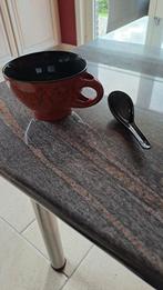 Koffiekopje met lepel, Enlèvement