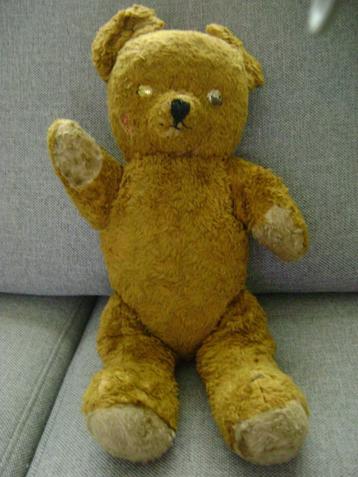Oude Teddybeer beschikbaar voor biedingen