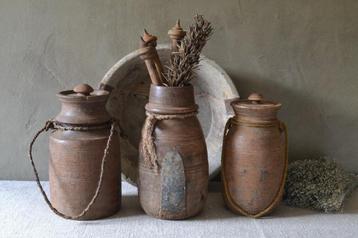 Oude houten Himachal pot / Nepalese kruik beschikbaar voor biedingen