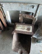 Gietijzeren raam en bloembak, Ophalen