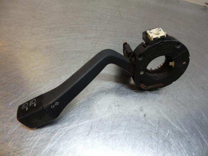 Commutateur feu clignotant d'un Volkswagen Golf (Golf 83-), Autos : Pièces & Accessoires, Tableau de bord & Interrupteurs, Volkswagen