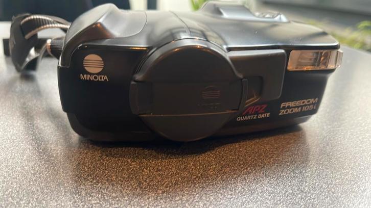 Riva Zoom 105i APZ argentique, Collections, Appareils photo & Matériel cinématographique, Appareils photo, 1980 à nos jours, Enlèvement