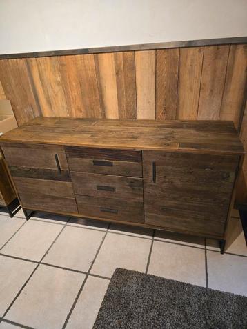 Mangohout dressoir 145cm met metalen onderstel beschikbaar voor biedingen