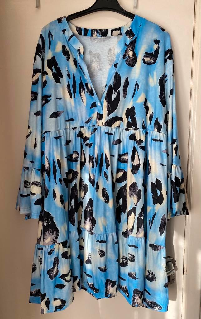 Blauwe jurk met ruches - maat 6XL maar lees, Kleding | Dames, Grote Maten, Zo goed als nieuw, Jurk, Blauw, Ophalen of Verzenden