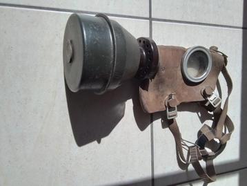 Gasmasker (oorlog) met filet en doos (koker) originele  beschikbaar voor biedingen