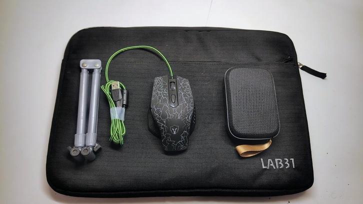 Laptop accessoires set., Computers en Software, Laptophoezen, Zo goed als nieuw, 15 inch, Ophalen of Verzenden