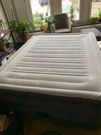 Intex 2 persoons luchtbed met ingebouwde elektrische pomp, Caravanes & Camping, Matelas pneumatiques, Comme neuf, 2 personnes