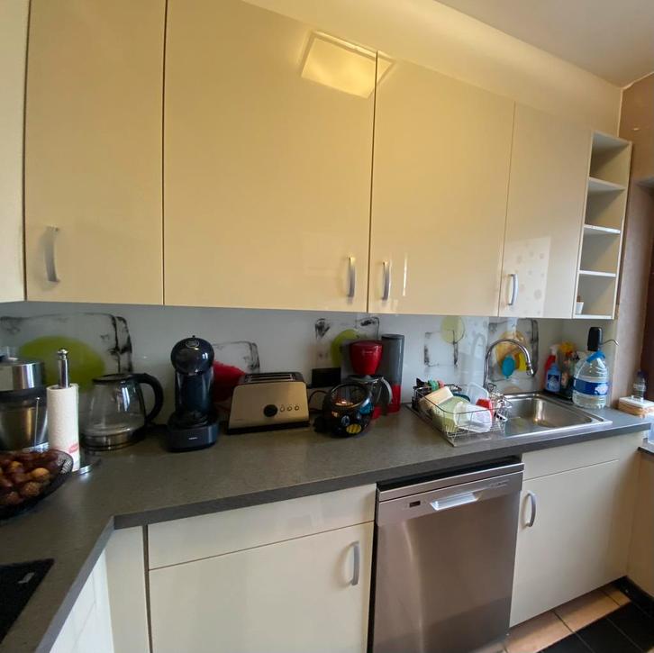 Cuisine pratiquement neuve, Huis en Inrichting, Keuken | Complete keukens, Zo goed als nieuw, Hoekkeuken, Wit, Kunststof, Hoogglans of Gelakt