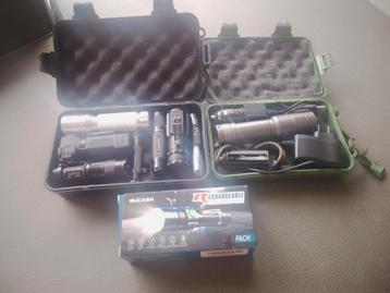Lot van 9 tactische zaklampen,in 2 cases,80%Nieuw! beschikbaar voor biedingen