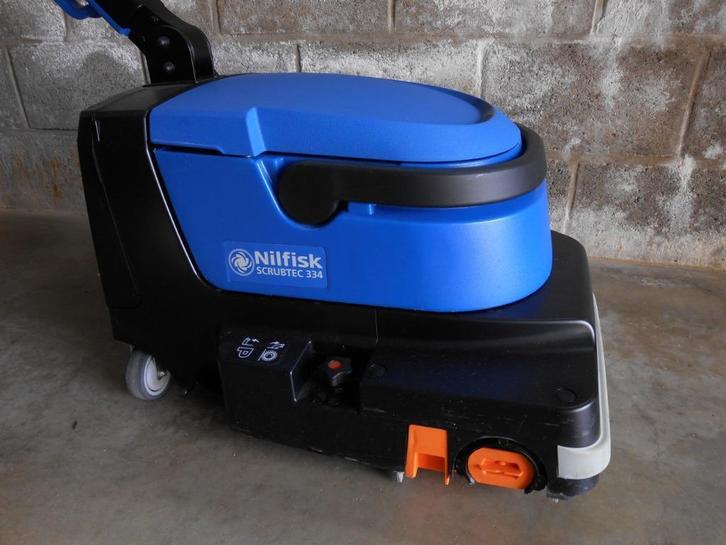 schrobmachine nilfisk, Doe-het-zelf en Bouw, Reinigingsmachines, Zo goed als nieuw, Schrobmachine, Ophalen