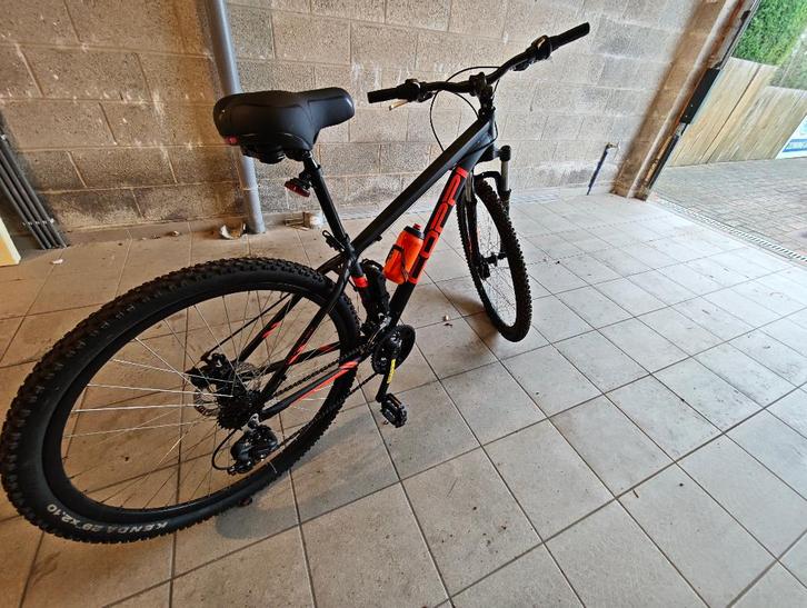 Vélo semi-neuf à vendre, Fietsen en Brommers, Fietsen | Crossfietsen en BMX, Zo goed als nieuw, 20 tot 24 inch, Staal, Ophalen