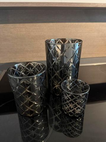 THEELICHTHOUDER beschikbaar voor biedingen