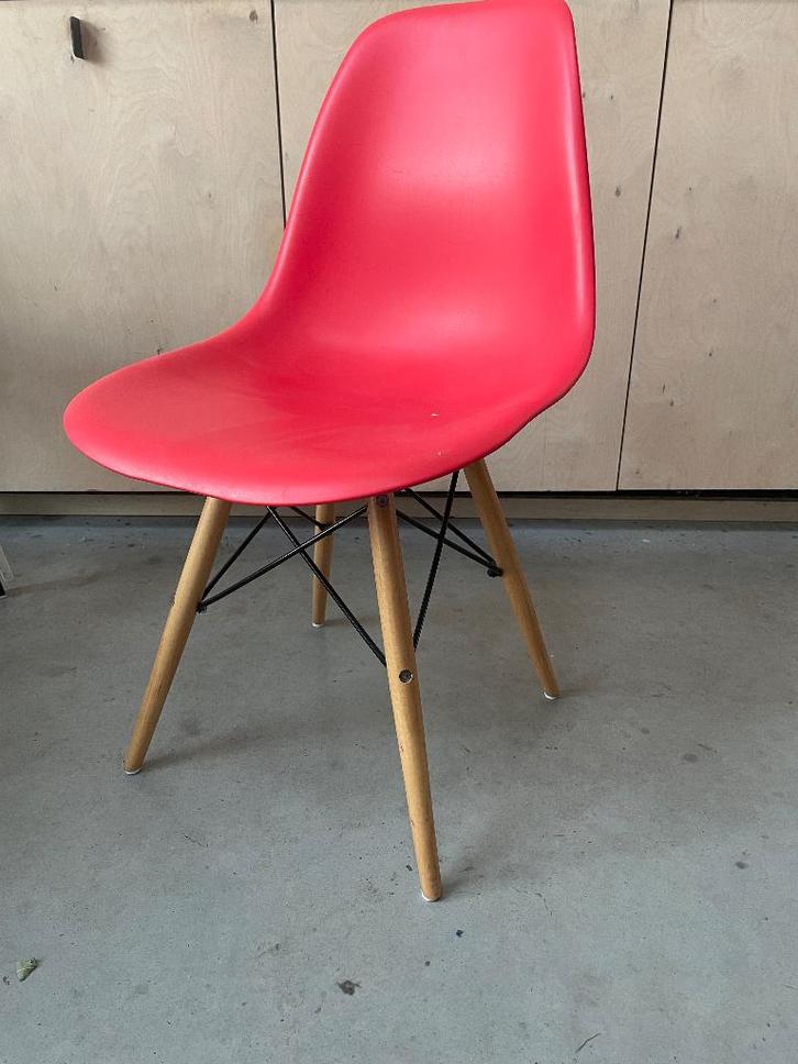 eames stoel - rood, Huis en Inrichting, Stoelen, Zo goed als nieuw, Eén, Hout, Kunststof, Rood, Ophalen