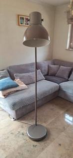 Staanlamp. Kleur donker taupe, Ophalen, Zo goed als nieuw