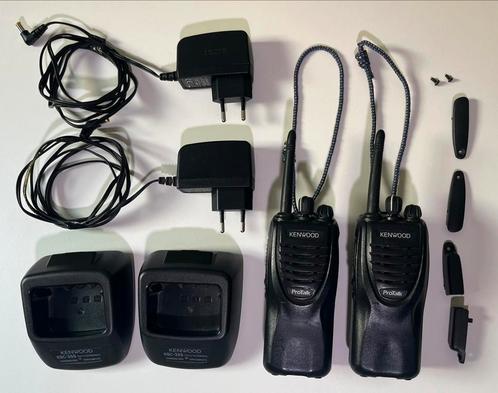 2x Kenwood TK-3301 met opladers en accessoires, Télécoms, Talkies-walkies & Walkies-talkies, Comme neuf, Talkie-walkie ou Walkie-talkie