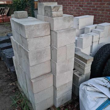 Betonblokken 29x14x19 vol en hol beschikbaar voor biedingen