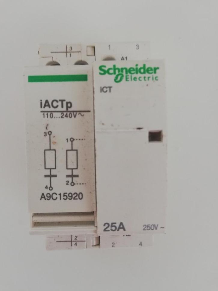 Schneider A9C15920 25A 250V ICT, Doe-het-zelf en Bouw, Elektriciteit en Kabels, Gebruikt, Schakelaar, Ophalen of Verzenden