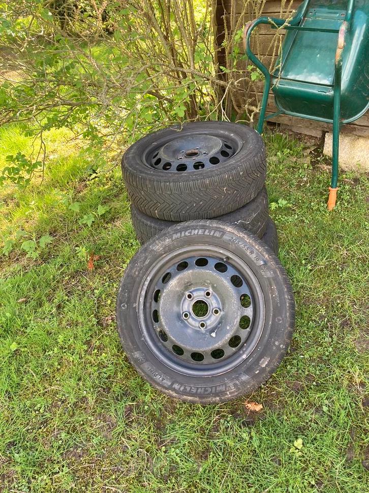 Jante en tole 16 pouces et pneu michelin alpin 6, Auto-onderdelen, Banden en Velgen, Ophalen