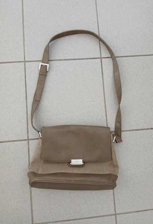 Bruine handtas – Esprit, Handtassen en Accessoires, Tassen | Damestassen, Zo goed als nieuw, Handtas, Bruin, Ophalen of Verzenden