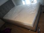 Lit capitonné +matelas, Ophalen