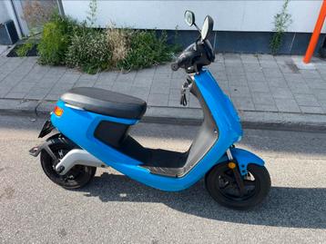 TROTTINETTE ÉLECTRIQUE NIU M1, Enlèvement, Comme neuf
