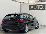 BMW 118iA Advantage *LED*STUURVERW*CARPLAY*PDC*, Zwart, USB, Bedrijf, 5 deurs