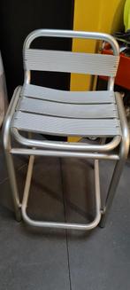 Tabourret de bar, Enlèvement