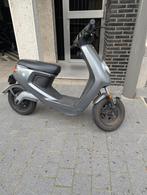 NIU M1 SPORT 45KM/H ELEKTRISCHE SCOOTER, Fietsen en Brommers, Ophalen of Verzenden, Elektrisch