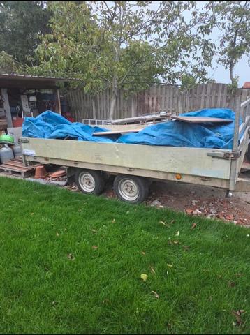 Hapert dubbelasser 2700kg geremd beschikbaar voor biedingen