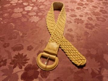 (26)- ceinture femme camel tressée disponible aux enchères