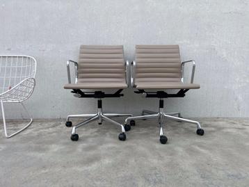 VITRA EAMES EA117 LEDEREN BUREAUSTOEL, 8X beschikbaar voor biedingen