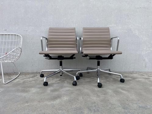 VITRA EAMES EA117 LEDEREN BUREAUSTOEL, 8X, Huis en Inrichting, Bureaustoelen, Zo goed als nieuw, Bureaustoel, Verzenden
