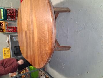 Eiken ronde/ovale tafel beschikbaar voor biedingen