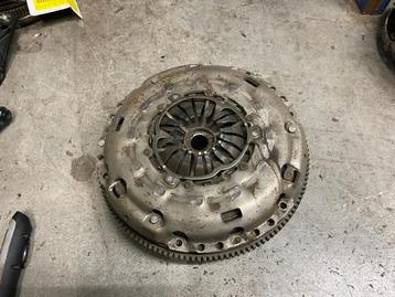 VLIEGWIEL DUBBELE MASSA Tiguan (5N1 / 2) (022141015S) beschikbaar voor biedingen