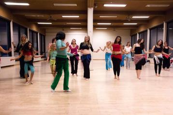 Cours de danse orientale à Bruxelles beschikbaar voor biedingen