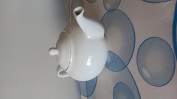 Thee pot beschikbaar voor biedingen