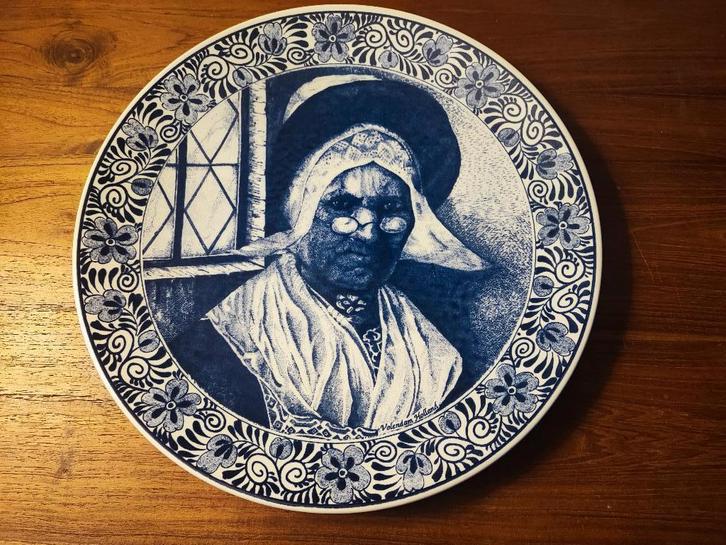 Wandbord DELFT met oude dame prima staat, Antiek en Kunst, Antiek | Wandborden en Tegels, Ophalen of Verzenden
