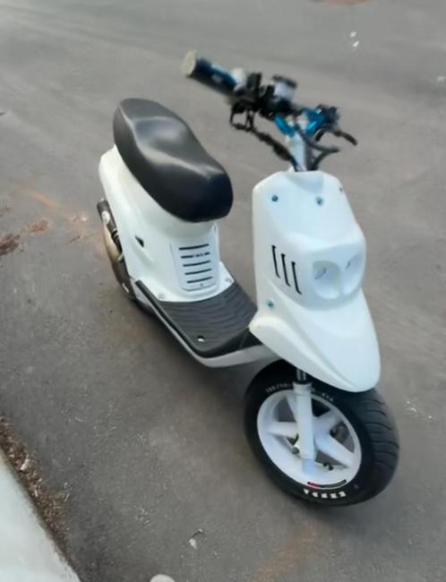 Yamaha booster oud model, Fietsen en Brommers, Scooters | Piaggio, Zo goed als nieuw, Overige modellen, Klasse B (45 km/u), Tweetakt
