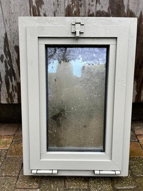 Klein raam in aluminium, Doe-het-zelf en Bouw, Raamkozijnen en Schuifdeuren, Gebruikt, Raamkozijn, Aluminium, Minder dan 75 cm