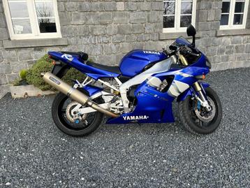 MOTO YAMAHA R1 YZF comme neuve (d'orignie) beschikbaar voor biedingen