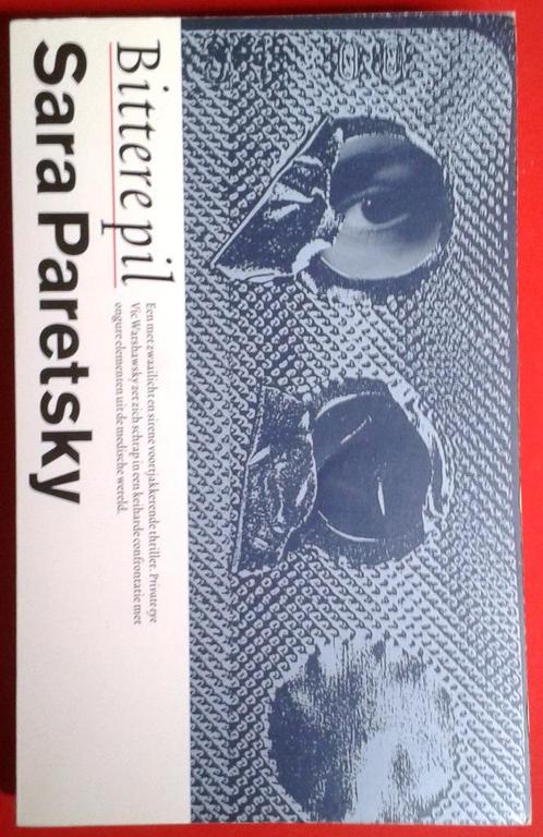 2 Boeken - Sara Paretsky - Brandmerk & Bittere Pil € 5, Boeken, Thrillers, Zo goed als nieuw, Amerika, Ophalen of Verzenden