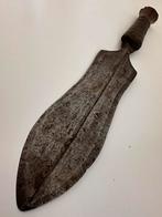 Antiek Ngombe kortzwaard privé collectie Matadi 1920, Verzenden